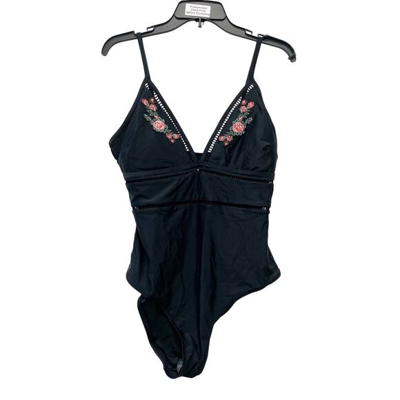 Cupshe Take Me to Tulum Rose Embroidery One Piece Swimsuit Black Size Large - Picture 1 of 7
